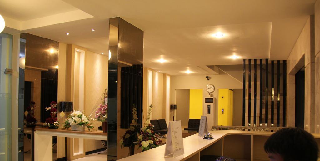 Swk 95 Hotel Surabaia Exterior foto